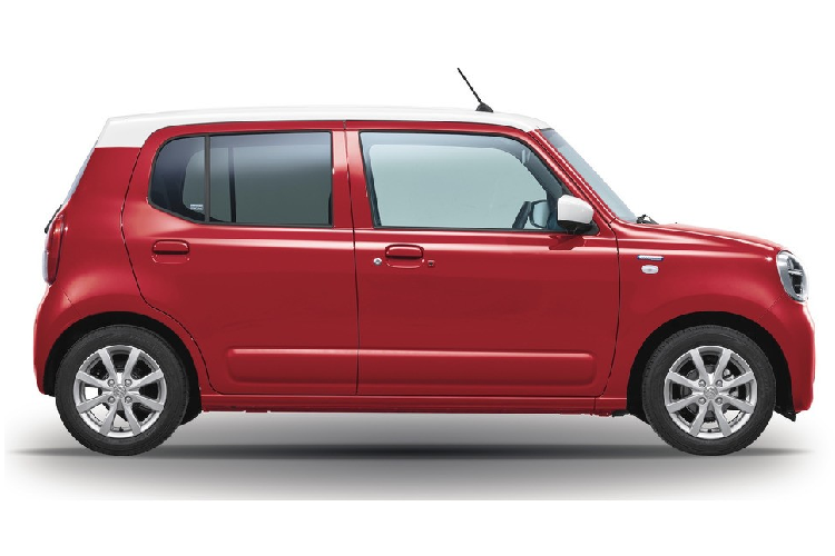 Được phát triển dựa trên cơ sở gầm bệ Heartec, Suzuki Alto 2022 giá rẻ vẫn sở hữu kích thước nhỏ như trước, bao gồm chiều dài 3.395 mm, chiều rộng 1.475 mm và chiều cao 1.525 mm. Vì thuộc phân khúc xe kei car tại Nhật Bản nên Suzuki Alto 2022 phải có chiều dài dưới 3.400 mm theo quy định. Trong khi đó, chiều cao của xe tăng 50 mm so với trước và bán kính vòng quay đạt mức 4,4 m thay vì 4,2 m như thế hệ cũ.