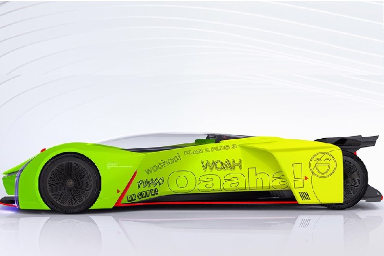 Khi bạn bước vào xe, đèn trong cabin sẽ sáng lên một cách nhẹ nhàng, chờ bạn ra lệnh. Khi bạn bắt đầu đua, đèn sẽ trở nên đồng bộ với hành động, và thậm chí đèn phanh bên ngoài cũng bật sáng khi bạn nhấn chân phanh. Cùng với đèn chiếu sáng, trong cabin còn có hệ thống âm thanh thiết kế riêng để mang đến cho những tay đua mô phỏng trải nghiệm nhập tâm nhất có thể.