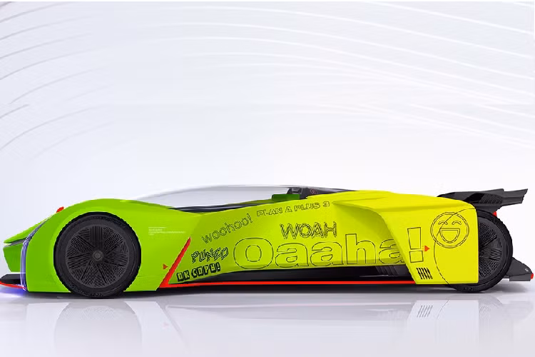 Khi bạn bước vào xe, đèn trong cabin sẽ sáng lên một cách nhẹ nhàng, chờ bạn ra lệnh. Khi bạn bắt đầu đua, đèn sẽ trở nên đồng bộ với hành động, và thậm chí đèn phanh bên ngoài cũng bật sáng khi bạn nhấn chân phanh. Cùng với đèn chiếu sáng, trong cabin còn có hệ thống âm thanh thiết kế riêng để mang đến cho những tay đua mô phỏng trải nghiệm nhập tâm nhất có thể.