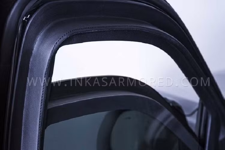 Nhưng thực ra mẫu SUV hạng sang BMW X7 chống đạn này đã được trang bị gói áo giáp 360 độ độc quyền của Inkas với xếp hạng bảo vệ BR6, bao gồm một lớp cửa kính bổ sung có khả năng chống đạn.