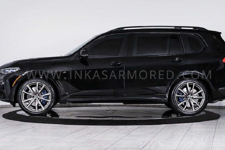 Theo Inkas, BMW X7 mới có thể chống đạn 7.62 hoặc .308 và an toàn thoát khỏi vụ nổ do hai quả lựu đạn nổ đồng thời.