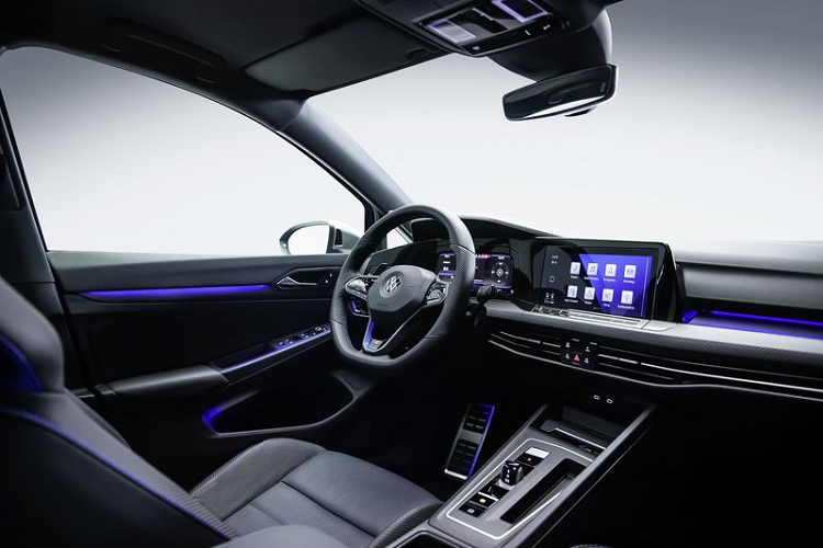 Trong khi đó, các khu vực khác - nếu có Golf R 328 mã lực - sẽ chỉ đi kèm hộp số ly hợp kép.