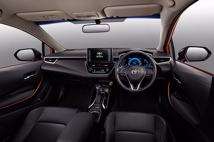 Phiên bản tiêu chuẩn “1.6 J Limo” của Corolla Altis 2021 tại Thái được trang bị đủ dùng với đèn pha bi-halogen, tích hợp LED ban ngày, đèn hậu LED. Gương chiếu hậu tích hợp đèn LED báo rẽ. Phanh đĩa cho 4 bánh. Trong khi nội thất ghế bọc Vải, trang bị giải trí với AM / FM, CD 4 loa. Trang bị an toàn đầy đủ với 7 túi khí, phanh ABS/BA/EDB, chống trượt, cân bằng điện tử và khởi hành ngang dốc.