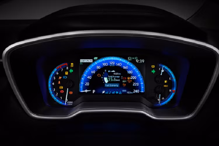 Phiên này cao cấp 1.8 GR-Sport CVT cũng sở hữu nhiều trang bị có trên phiên bản 1.8 CVT Sport thấp hơn như: Màn hình hỗ trợ lái TFT 7 inch, màn hình cảm ứng 8 inch trung tâm, phanh tay điện tử có chức năng giữ phanh (AH), đi kèm với các trang bị “đồ chơi” an toàn và hỗ trợ lái như: Cảnh báo điểm mù, phanh tự động khẩn cấp, cảnh báo phương tiện cắt ngang khi lùi, camera lùi…