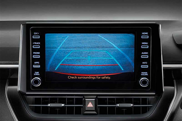 Mặc dù thế hệ mới của Corolla Altis được bán ra ở Thái Lan ngay từ rất sớm (ra mắt tháng 9/2019). Tuy nhiên, doanh số bán hàng của Corolla Altis trên đất Thái khá thấp trong phân khúc. Trong năm ngoái, Corolla Altis 2020 chỉ bán được 8.152 xe, chiếm khoảng 28,5% thị phần trong phân khúc sedan hạng C. Trong khi đối thủ Civic chiếm thị phần cao hơn lên tới 61,4% với 17.581 xe được bán ra.