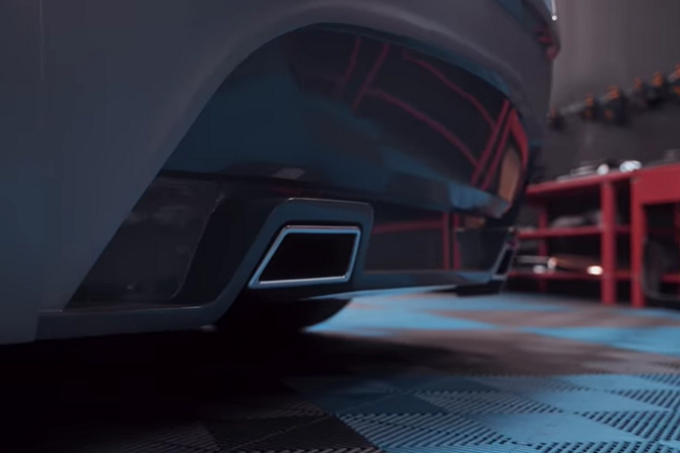 Có thể thấy phần đáng chú ý nhất của chiếc xe chính là các tấm che bánh xe khiến xe trông như đang lơ lửng.