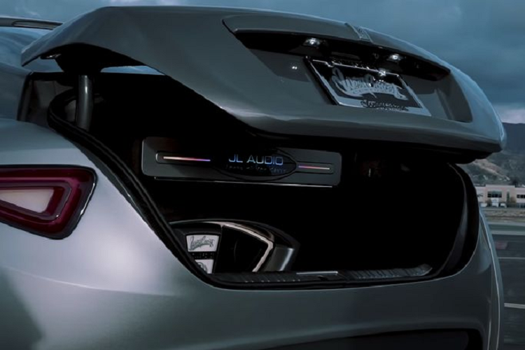 Để tạo ra một chiếc xe siêu sang Rolls-Royce Wraith mang phong cách của 103EX concept, West Coast Customs đã rút ngắn Wraith 203 mm và mở rộng 304,8 mm.