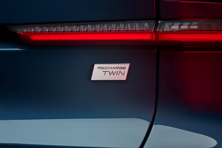 Kết hợp với gói pin 78 kWh, Volvo C40 Recharge ước tính cung cấp phạm vi di chuyển khoảng 420 km trong một lần sạc theo kết quả thử nghiệm WLTP.