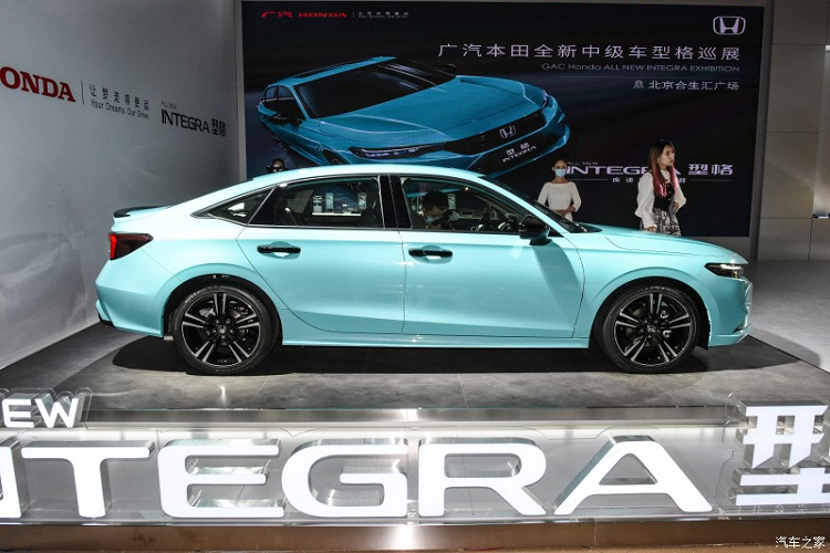 Như thông tin đã đưa, Integra trên thực tế chính là phiên bản đổi tên và đổi thiết kế của Honda Civic thế hệ thứ 11. Nếu như Integra do liên doanh GAC Honda lắp ráp thì Civic lại là sản phẩm của liên doanh Dongfeng Honda. Khác với Honda Civic 2022 vốn là xe toàn cầu, Integra chỉ dành riêng cho thị trường Trung Quốc. Trong khi đó, tại thị trường Bắc Mỹ, hãng Honda lại dùng cái tên Integra để gọi mẫu xe mới của thương hiệu con Acura