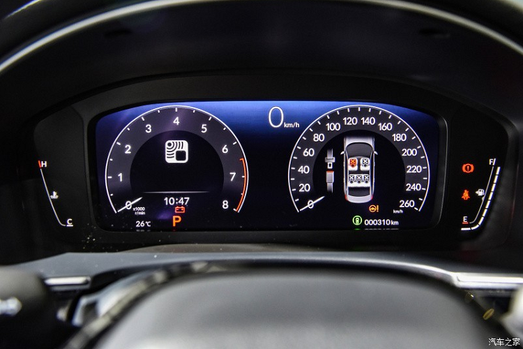 Riêng thiết kế sườn xe của Honda Integra 2022 không khác biệt nhiều so với Civic mới, trừ bộ vành la-zăng 5 chấu kép phối 2 màu thể thao. Tuy nhiên, sự thay đổi ở đầu xe và đuôi xe cũng đủ giúp Honda Integra 2022 trông thể thao hơn người anh em Civic mới.