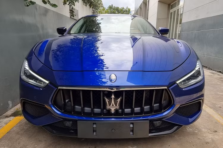 Trong số những mẫu xe Maserati đang phân phối chính hãng tại dải đất hình chữ S, chúng tôi nhận thấy rằng phiên bản Ghibli có số lượng đông đảo với các biến thể từ tiêu chuẩn, S, SQ4 đến các phiên bản giới hạn và mới đây là sự xuất hiện của Maserati Ghibli Hybrid 2021 mới.