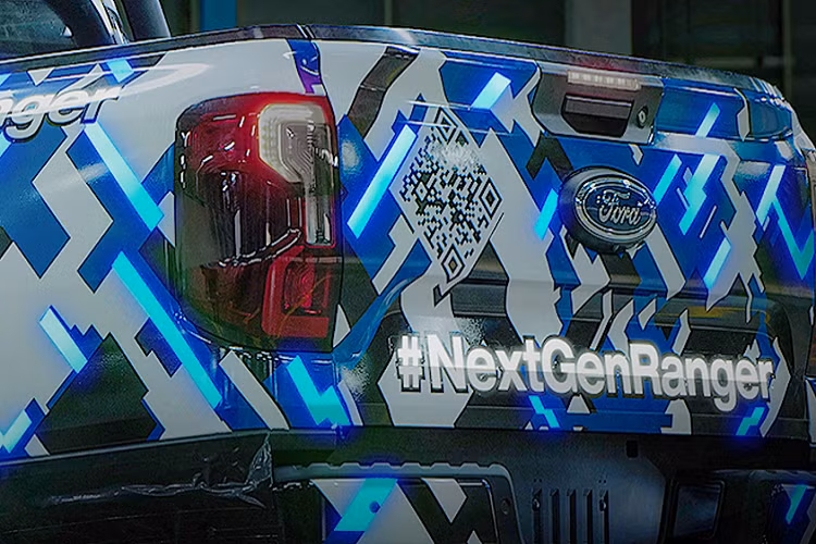 Bước sang thế hệ mới, Ford Ranger thế hệ mới chuyển sang sử dụng nền tảng khung gầm mới, nền tảng này cho phép Ranger thế hệ mới có thể thiết lập nền tảng hybrid. Các tin đồn trước đó cho rằng Ranger 2022 sẽ có phiên bản plug-in hybrid mới (chưa rõ kết hợp với động cơ nào).