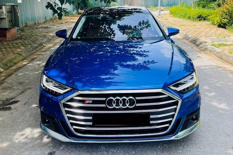 Dòng xe Audi A8 thể hiện đẳng cấp phân khúc sedan hạng sang đầu bảng của hãng xe Đức để cạnh tranh cùng những đối thủ khác như Mercedes-Benz S-Class hay BMW 7-Series, không những thế, hãng xe sang Đức còn tạo ra phiên bản hiệu suất cao mang tên gọi Audi S8 thể thao để phục vụ khách hàng thích xe sang đẳng cấp kèm theo tốc độ.