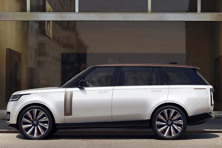 Sau khi hoàn thiện cấu hình chiếc xe với gần như mọi tùy chọn có sẵn, giá xe Range Rover P530 Autobiography bản trục cơ sở kéo dài tăng thêm 41.779 USD (khoảng 950 triệu đồng) từ con số khởi điểm là 156.000 USD (khoảng 3,55 tỷ đồng).