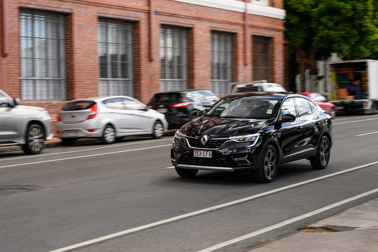 Hiện giá xe Renault Arkana 2022 chưa được công bố tại thị trường Australia, Tại Việt Nam, mẫu xe này từng được nhập khẩu chính hãng vào năm 2020 và có giá bán tới hơn 1 tỷ đồng.