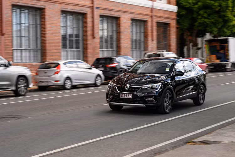 Hiện giá xe Renault Arkana 2022 chưa được công bố tại thị trường Australia, Tại Việt Nam, mẫu xe này từng được nhập khẩu chính hãng vào năm 2020 và có giá bán tới hơn 1 tỷ đồng.