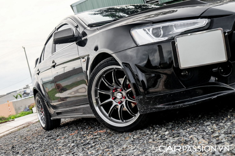 Mitsubishi Evolution X là thế hệ cuối cùng của dòng sedan hiệu năng cao Lancer Evolution. Lancer Evolution được sản xuất lần đầu vào tháng 10/1992 là được xem là đối thủ với Subaru Impreza WRX STI. Lancer Evolution nổi tiếng nhờ vào hiệu năng vận hành cao và gặt hái nhiều thành công tại giải đua xe rally Thế giới WRC (World Rally Championship). 