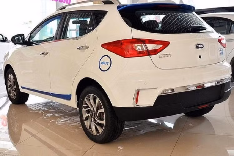 Xu ly xe oto Trung Quoc nhap khau chua ban do 