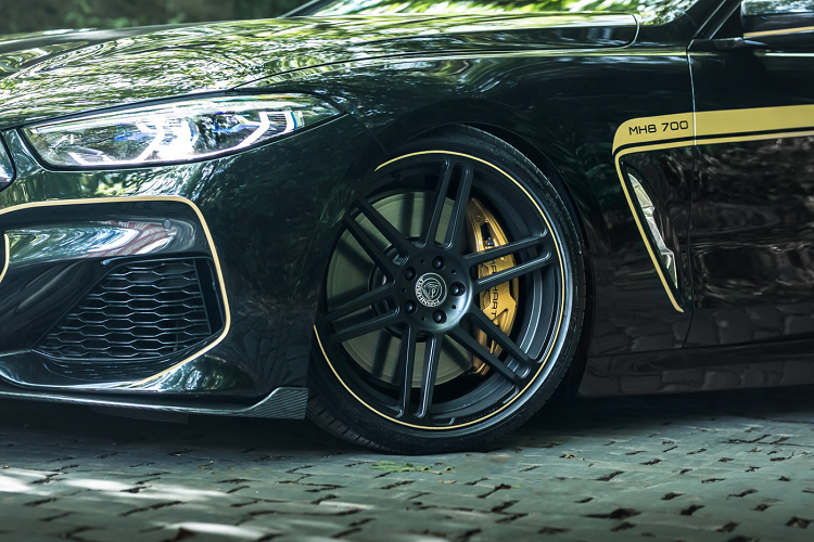 Nhằm đem lại âm thanh động cơ ấn tượng hơn, chiếc xe có hệ thống ống xả bằng thép không gỉ Manhart với chức năng đóng mở nắp van vừa giúp đem lại âm thanh ấn tượng, vừa có thể điều chỉnh lưu lượng âm thanh một cách linh hoạt trong các trường hợp.