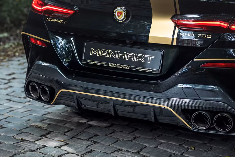 Đầu ống xả được phủ carbon đem đến cho ngoại thất của xe một diện mạo thể thao hơn. Khách hàng ở các quốc gia khác có thể lựa chọn hệ thống xả Manhart Race-Downpipes hoặc hệ thống xả Manhart OPF Deleter đem lại âm thanh ấn tượng hơn cho chiếc xe độ độc đáo này.