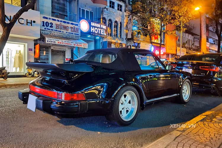Bên cạnh ngoại hình "không tuổi", Porsche 930 Turbo Cabriolet nói riêng hay dòng Porsche 930 nói chung còn là dấu mốc mang tính lịch sử của thương hiệu xe xứ Stuttgart - Porsche bởi lẽ, đây là mẫu xe đầu tiên của hãng này được trang bị động cơ tăng áp trứ danh.