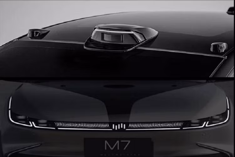 Điều đặc biệt nhất về M7 là việc nhà sản xuất tuyên bố rằng nó có thể hỗ trợ khả năng tự lái Cấp 5. Tuy nhiên, nói vậy không có nghĩa rằng Weltmeister M7 2022 tự lái liên tục và an toàn mà không cần người lái chú ý nhìn đường. Nhưng về mặt lý thuyết, nó sẽ có thể làm như vậy với sự hỗ trợ của phần mềm thích hợp. Mẫu xe điện mới này được trang bị tới 3 cảm biến LiDAR, và nhiều thiết bị cảm biến hỗ trợ khác.