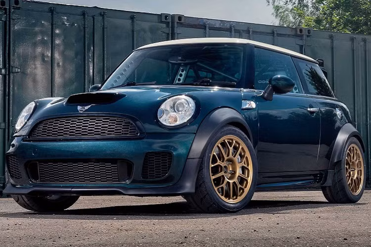 Vini là tên gọi được đặt cho chiếc MINI Cooper động cơ V8. Dự án này vừa được hoàn thành để tham dự sự kiện Goodwood Festival of Speed 2021 diễn ra tại Anh quốc trong tháng 7 này.