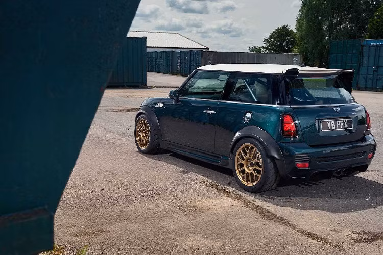 Dự án chiếc MINI Cooper đặc biệt này được thực hiện với sự hợp tác của các thành viên thuộc Hiệp hội Nâng cấp Ôtô hiệu suất cao Vương quốc Anh (Performance Automotive Aftermarket Association).