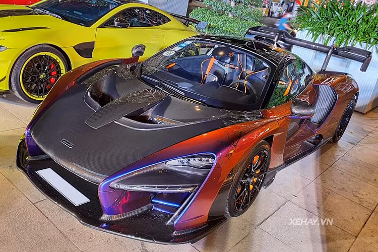 "Trái tim" của McLaren Senna MSO là khối động cơ tăng áp kép V8 4.0L sản sinh công suất 789 mã lực và mô-men xoắn cực đại 800Nm, giúp chiếc hypercar có thể tăng tốc từ 0-100 km/h trong 3 giây trước khi cán tốc độ tối đa 350 km/h. Giá xe McLaren Senna tại thị trường nước ngoài từ khoảng 1 triệu USD. Nếu được gắn thêm mác MSO, hypercar này có giá từ 1,5 triệu USD.