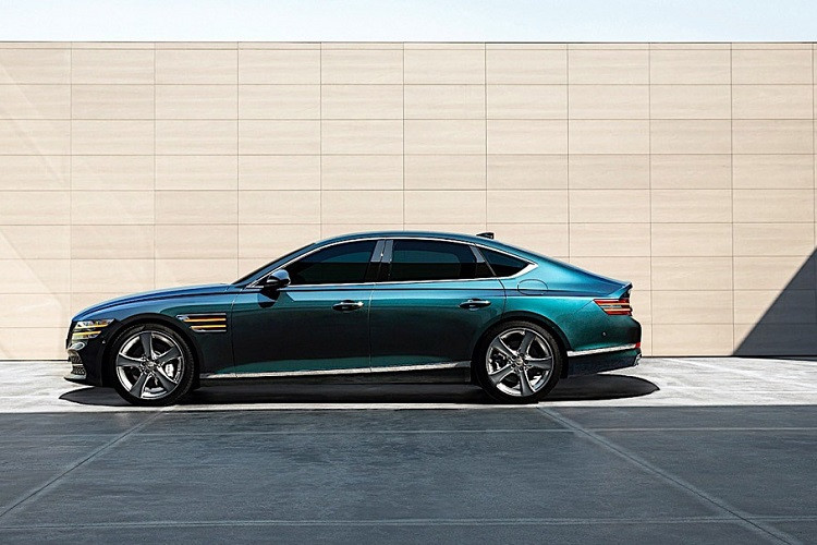 Ngoài ra, nếu chi thêm 5.400 USD cho gói Prestige Package, các khách hàng Mỹ sẽ còn được sở hữu thêm nhiều trang bị hấp dẫn hơn nữa, bao gồm: đồng hồ thông số phía sau vô lăng dạng màn hình hiển thị 3D - có kích thước 12,3 inch, nội thất bọc da Nappa cao cấp và bộ vành 20 inch thiết kế 5 chấu kép, hoàn thiện từ chất liệu nhôm.