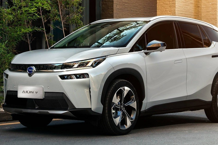 Như thông tin đã đưa, Airtrek EV là sản phẩm phát triển chung của hãng Mitsubishi và đối tác Guangzhou Automobile Group (GAC) tại Trung Quốc. Trên thực tế, xe vốn được phát triển từ mẫu ô tô Trung Quốc GAC Aion V. Tuy nhiên, mẫu xe SUV Mitsubishi Airtrek EV 2022 sở hữu thiết kế hoàn toàn khác so với GAC Aion V và mang những nét đặc trưng của thương hiệu Mitsubishi.