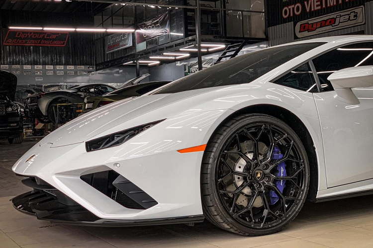 Sức hút của mẫu xe Lamborghini Huracan là không thể bàn cãi khi chỉ 5 năm có mặt trên thị trường, dòng xe này đã mang về doanh số khủng với chiếc Huracan thứ 14.022 xuất xưởng vào tháng 10/2019, con số này tương đương với doanh số toàn bộ vòng đời của huyền thoại Gallardo trong suốt 10 năm từ 2003 - 2013. Được biết, chiếc xe thứ 14.022 là siêu xe Lamborghini Huracan EVO, phiên bản nâng cấp giữa vòng đời của dòng xe Lamborghini Huracan.