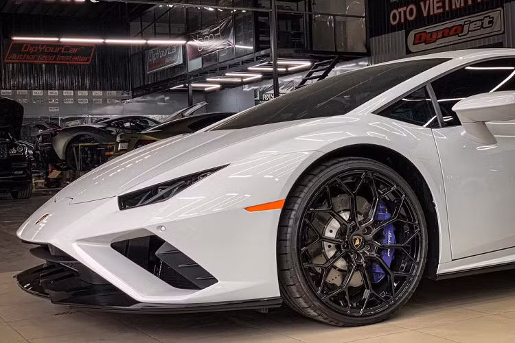 Sức hút của mẫu xe Lamborghini Huracan là không thể bàn cãi khi chỉ 5 năm có mặt trên thị trường, dòng xe này đã mang về doanh số khủng với chiếc Huracan thứ 14.022 xuất xưởng vào tháng 10/2019, con số này tương đương với doanh số toàn bộ vòng đời của huyền thoại Gallardo trong suốt 10 năm từ 2003 - 2013. Được biết, chiếc xe thứ 14.022 là siêu xe Lamborghini Huracan EVO, phiên bản nâng cấp giữa vòng đời của dòng xe Lamborghini Huracan.