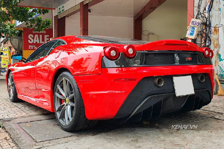 Ferrari F430 Scuderia được ra mắt lần đầu tiên hồi năm 2007 tại Frankfurt Motor Show là do chính tay đua huyền thoại Michael Schumacher giới thiệu. Mẫu xe này được phát triển từ nguyên mẫu F430 tiêu chuẩn và là đối thủ trực tiếp với mẫu Lamborghini Gallardo Superleggera.