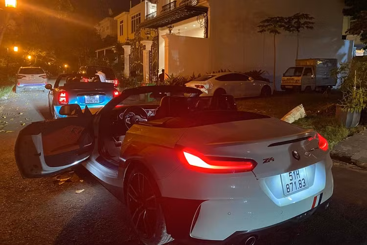 Đến nay, chiếc xe BMW mua theo lô chính hãng của Minh Nhựa đã được bán lại, cái tên mà chúng tôi muốn nhắc đến là Z4 thế hệ mới, mẫu xe gần như rất hiếm trên thị trường xe lướt tại dải đất hình chữ S này nên sẽ nhận được rất nhiều sự quan tâm.
