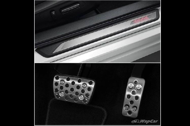 Mặt khác, gói Modulo Aero Package sẽ giúp diện mạo của Honda Civic 2022 hoàn chỉnh hơn nhờ có cản trước / sau thể thao hơn và bổ sung ốp sườn bắt mắt. Gói này có giá 18.500 baht (khoảng 12,7 triệu đồng).