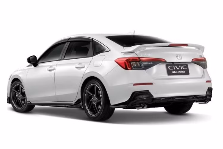 Dự kiến, cuối năm nay Civic 2022 sẽ trình làng Việt Nam, xét theo cách mà Honda Việt Nam đã thực hiện với CR-V và City trước đó. Honda Civic thế hệ thứ 11 có thể vẫn sẽ được nhập nguyên chiếc từ Thái Lan như thế hệ hiện hành