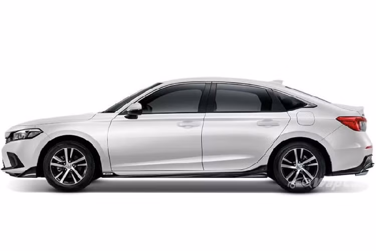 Honda Civic 2022 mới phân phối tại xứ sở Chùa Vàng chỉ được trang bị một động cơ duy nhất loại tăng áp 1.5L 4 xi-lanh, đi kèm là hộp số CVT, cho công suất 178 mã lực và mô-men xoắn cực đại 240 Nm.