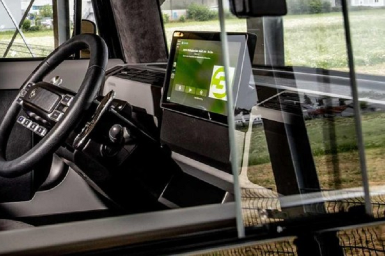 Electric Brands sẽ tạo ra một số mô-đun cho Xbus, cung cấp cho người mua 9 kiểu thân xe để lựa chọn. Chúng sẽ bao gồm một chiếc xe buýt đóng kín hoàn toàn, một chiếc xe bán tải có thùng cố định, một chiếc xe bán tải có thùng đổ nghiêng và một phiên bản thùng phẳng với các bên gập xuống. Thậm chí sẽ có một biến thể xe cắm trại với tủ lạnh, bồn rửa, bếp nấu và TV bên trong.