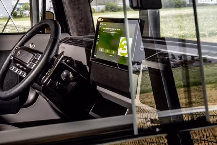 Electric Brands sẽ tạo ra một số mô-đun cho Xbus, cung cấp cho người mua 9 kiểu thân xe để lựa chọn. Chúng sẽ bao gồm một chiếc xe buýt đóng kín hoàn toàn, một chiếc xe bán tải có thùng cố định, một chiếc xe bán tải có thùng đổ nghiêng và một phiên bản thùng phẳng với các bên gập xuống. Thậm chí sẽ có một biến thể xe cắm trại với tủ lạnh, bồn rửa, bếp nấu và TV bên trong.