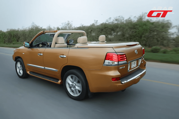 Người dẫn trong video cho biết chiếc SUV sang trọng vẫn đáp ứng các quy định ở Các Tiểu vương quốc Ả Rập Thống nhất và bất kỳ ai quan tâm đến việc độ như vậy đều có thể "đăng ký và cấp phép dễ dàng" ở UAE.