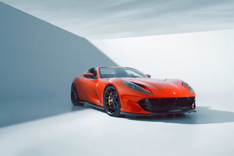 Ra mắt vào tháng 9/2019, Ferrari 812 GTS là phiên bản mui trần của 812 Superfast. Đây cũng là mẫu xe mui trần đầu tiên sở hữu động cơ V12 đặt trước của Ferrari trong suốt 50 năm qua, nếu không tính những phiên bản đặc biệt dành cho các khách hàng VIP.