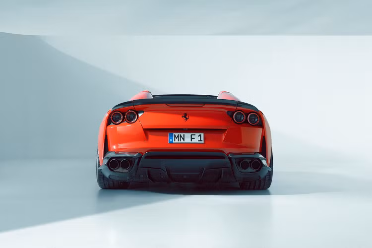 Về mặt vận hành, công suất 800 mã lực và mô men xoắn 718 Nm của phiên bản 812 GTS tiêu chuẩn sẽ được Novitec tăng lên 840 mã lực và 751 Nm. Để đạt được sức mạnh này, hãng độ đến từ Đức đã cung cấp cho xe bộ điều khiển trung tâm mới Novitec Techtronic và Switchtronic.