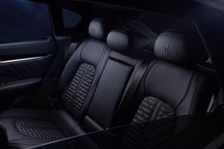 Mạnh nhất trong số đó phải kể đến bản Levante GTS và Levante Trofeo với trang bị động cơ V8 3.8L turbo kép, có công suất lần lượt là 550 mã lực và 590 mã lực, mômen xoắn ngang nhau ở mức 730 Nm. 