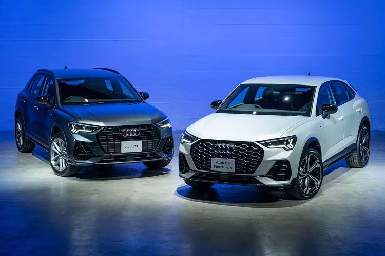 Hai phiên bản còn lại là Audi Q3 Sportback 40 TFSI quattro S line Black Edition và Audi Q3 40 TFSI quattro S line Black Edition. Xe được nâng cấp một số điểm ngoại hình.