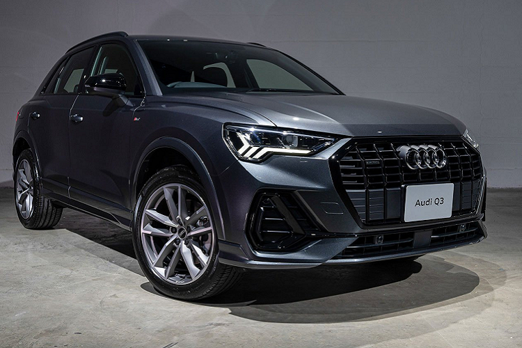 Phiên bản thấp nhất trong số 3 mẫu xe mới là Audi Q3 40 TFSI quattro S line Black Edition.
