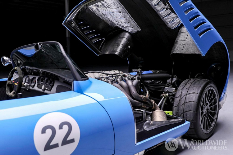 Được chế tạo trên khung gầm độ với thân vỏ bằng sợi carbon, LC470 Roadster đi kèm với ba lựa chọn động cơ gồm: Mercedes-AMG V8 dung tích 6.3 lít, GM LS3 V8 dung tích 6.3 lít, và LS7 V8 dung tích 7.0 lít.