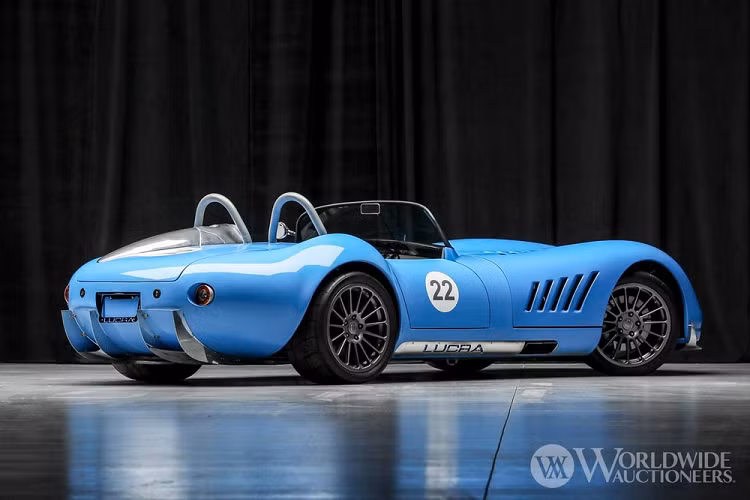 Theo đơn vị bán, nó mới chỉ chạy trên 14.000 km, vẫn được giữ gìn ở trạng thái như mới, và dư sức khiến các siêu xe nổi tiếng khác phải hít bụi.