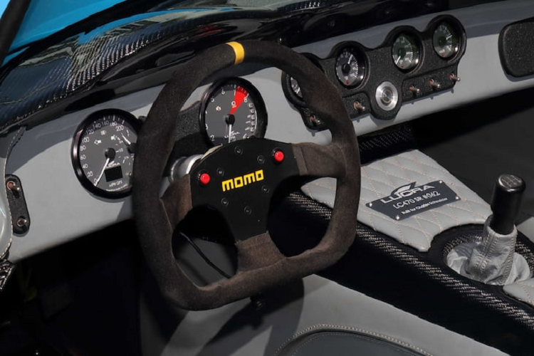 Lucra Cars chỉ chế tạo dự tính giới hạn 63 chiếc LC470 Roadster, và chiếc ở đây là số thứ 62. Nó sẽ được bán đấu giá vào ngày 23/1 tới.