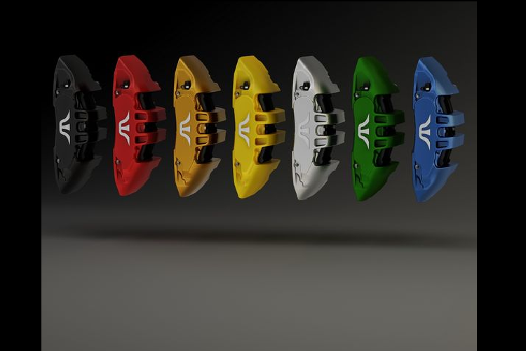 Bộ bánh xe này có tên là UD-1, bao gồm hai vành trước nặng 9 kg và các vành sau nặng 12 kg, có đai ốc khóa trung tâm làm bằng hợp kim nhôm-magiê, vít hãm khóa, bộ chuyển đổi vòng tròn bu lông cũng làm từ nhôm-magiê và mâm xoay có khóa từ.